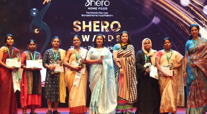 Suhasini Maniratnam, Radhika Sarathkumar, Jayashree, Thilak Venkatasamy, Ezhilan MLA presented the queen award to Ms. Nithya for her achievement in home food preparation at the Shero 2022 Awards »