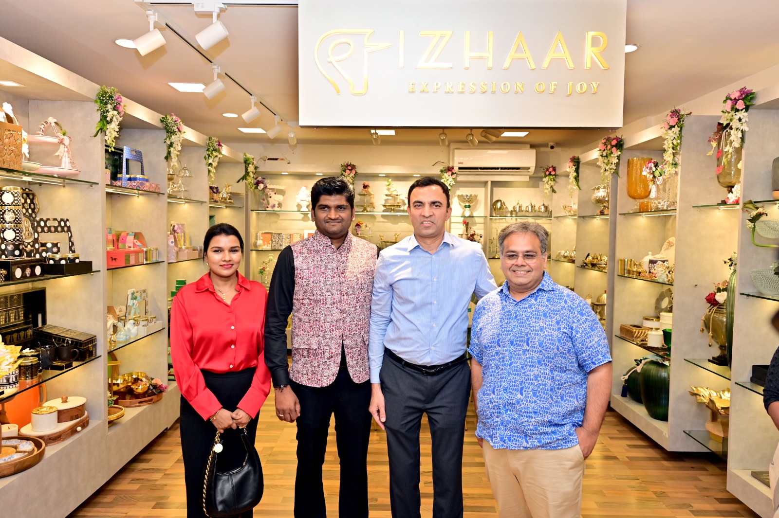 After unveiling the dazzling new studio in Juhu, Mumbai, Izzhaar launched a new store in Chennai, Tamil Nadu. On the exciting new endeavour inaugurated in the presence of N DakshinaaMurthi, Founder and Chief Executive Officer of Wedding Vows.