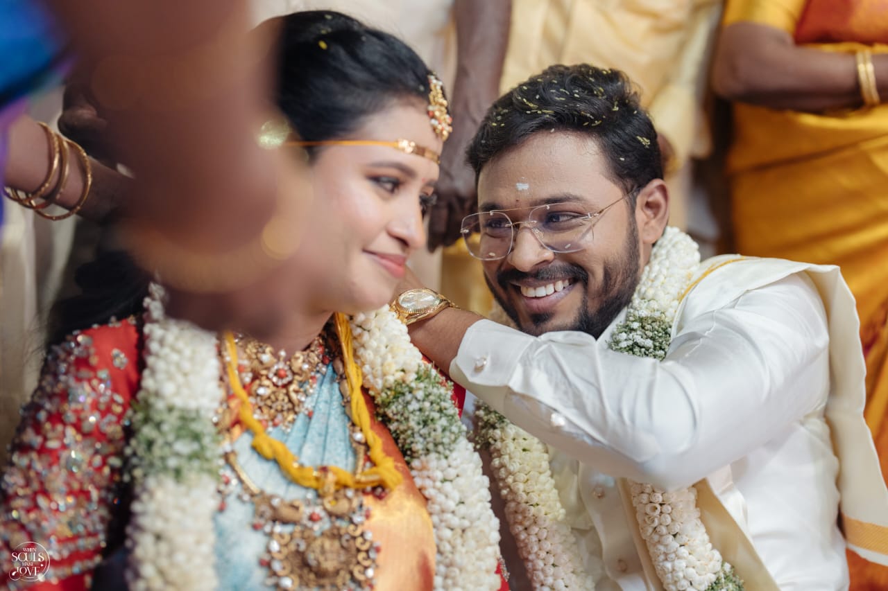 Director Cibi Chakaravarthi, who shot to fame with his directorial debut "Don" enters wedlock with Sri Varshini*