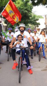 விஜய்யின் த.வெ.க. மாநில மாநாடு.. சைக்கிள் பேரணியை தொடங்கிய நடிகர் சௌந்தரராஜா*